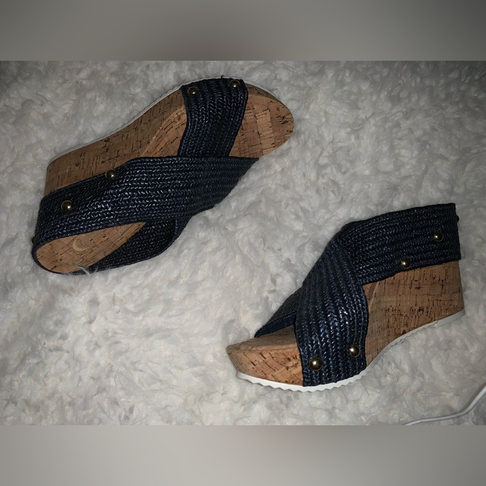 🆕 Women’s Criss-Cross Espadrilles Wedge color: pitch navy; size 7 😍
